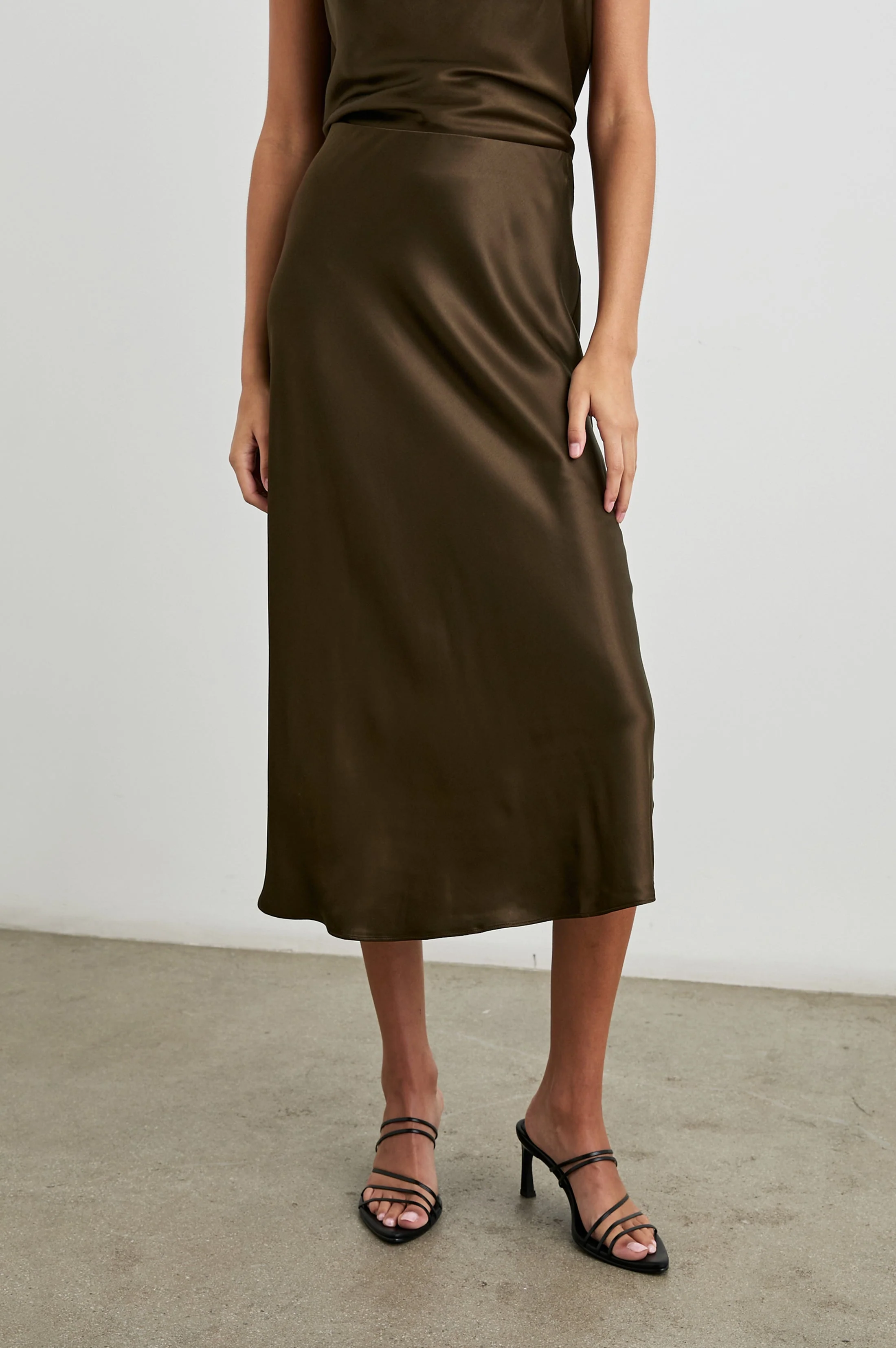ANYA SKIRT - DARK MOSS - Image 8