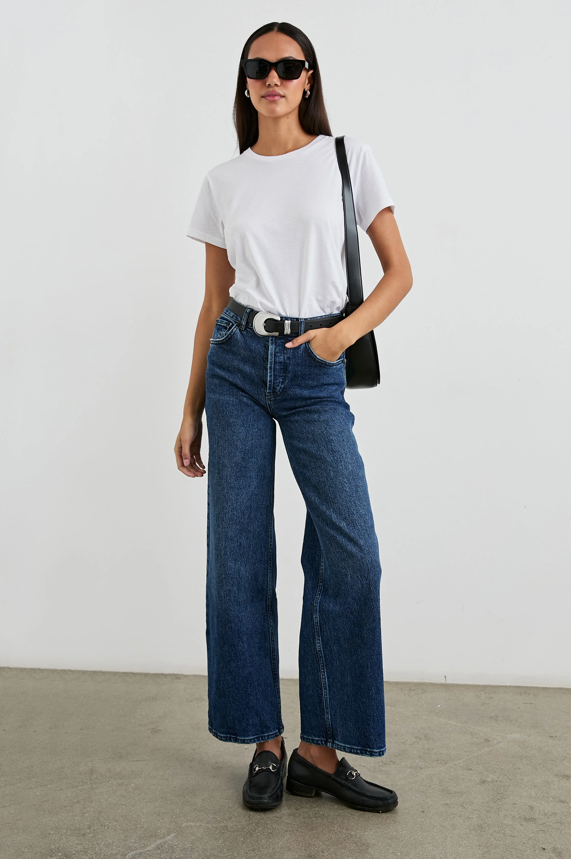 CLASSIC CREW NECK T-SHIRT - WHITE - Image 4