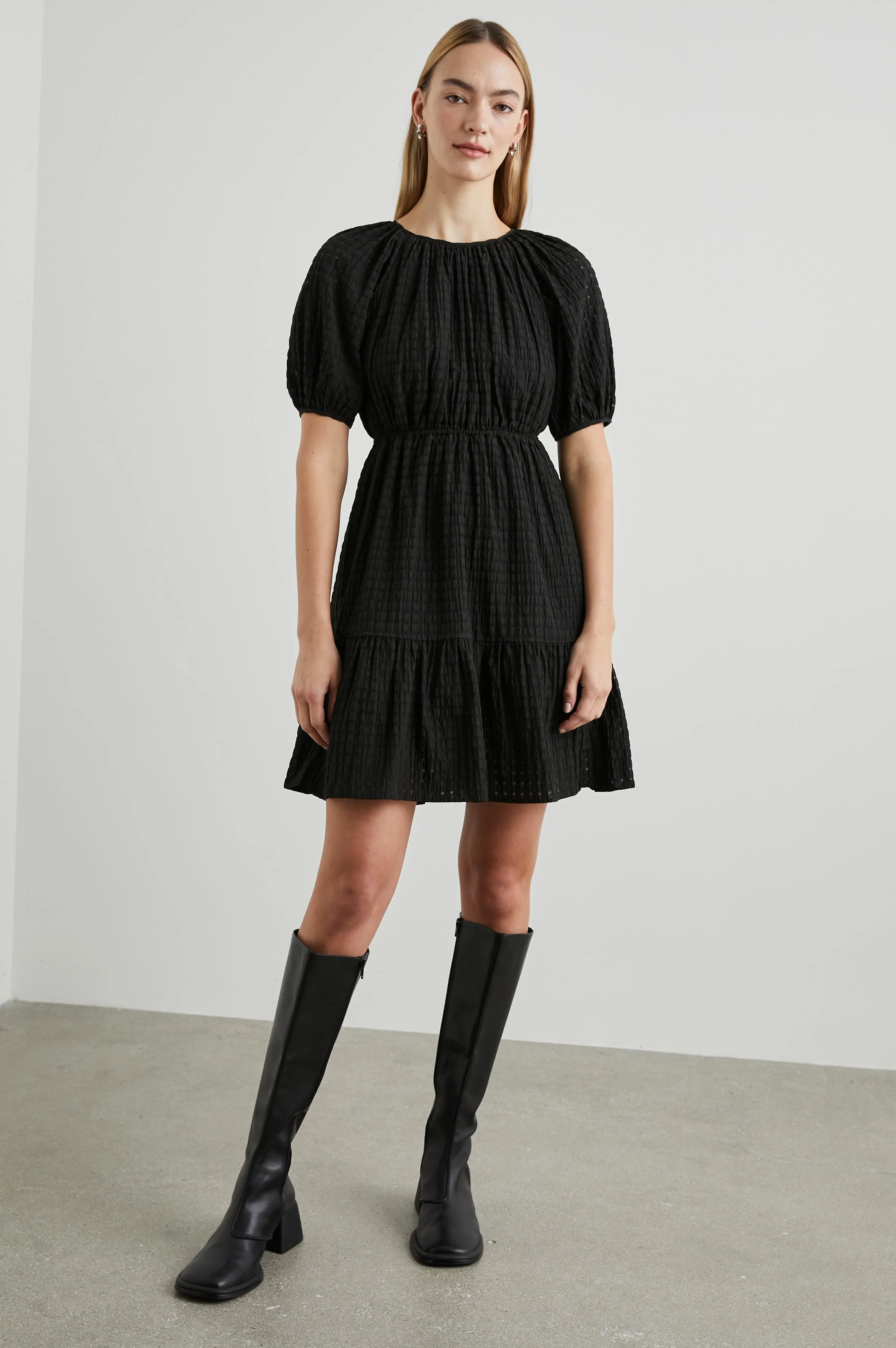 KHLOE DRESS - BLACK SEERSUCKER