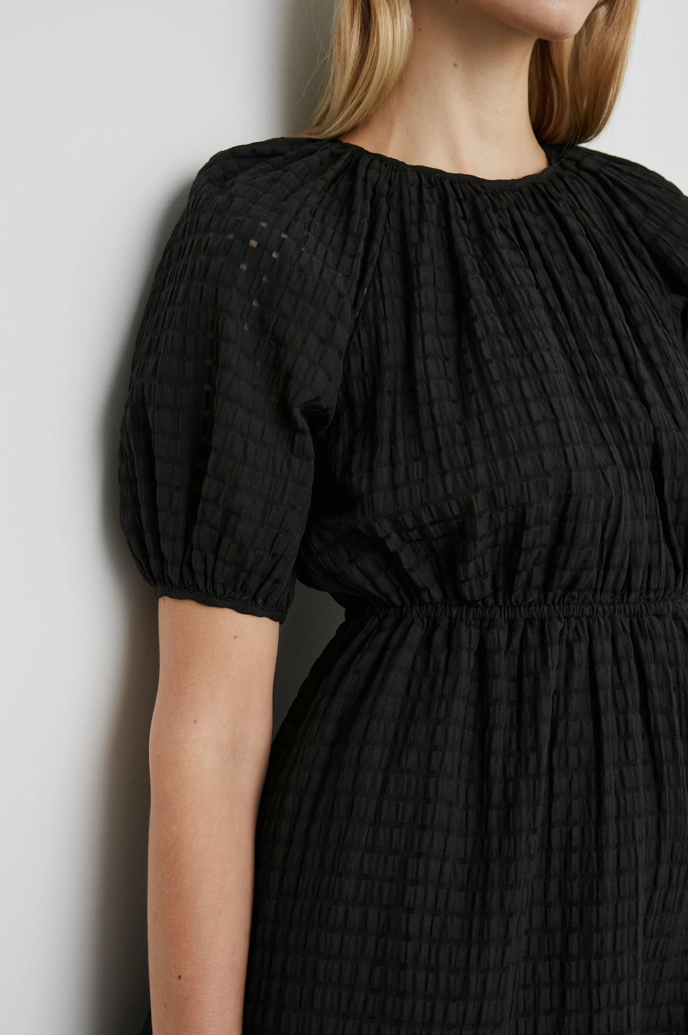 KHLOE DRESS - BLACK SEERSUCKER - Image 2